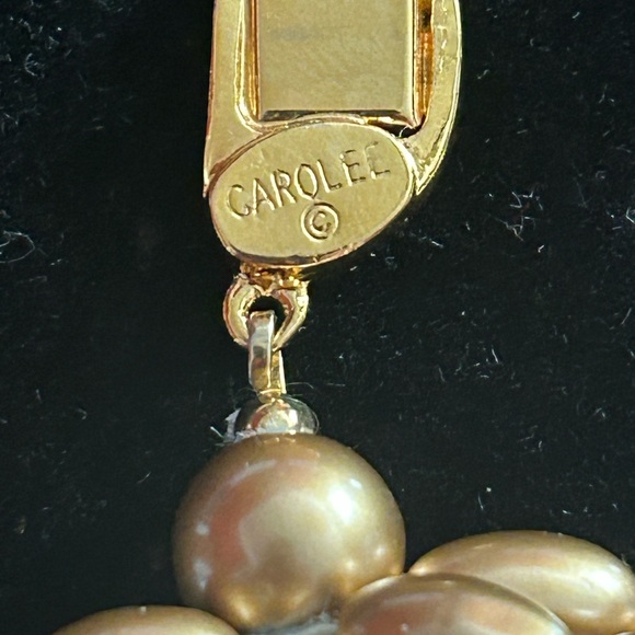 Beautiful vintage Carolee gold faux pearl oval shaped 12 strand bracelet. Signed - Picture 5 of 9